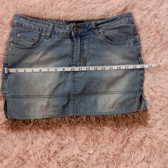 SOLD! Vintage y2k denim skirt with fringe! - Picture 9 of 10